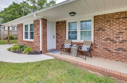 Easley House | Charming 2-Bd 1-Ba home in Easley near GVL & Clemson w/WiFi, Self check-in & AC
