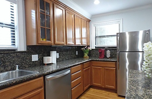 Southside House | Charming 2-bedroom townhome in lovely Jacksonville with AC, WiFi