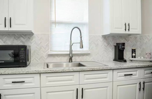 Government Hill House | Charming 2-bedroom house in wonderful San Antonio with AC
