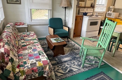 Schroon Lake Cottage | Charming 2-bedroom cottage in peaceful Schroon Lake with WiFi, AC, dogs welcome