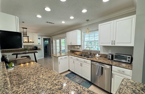 Venice Gardens House | Charming 3BR/2BA Venice center located, screened/heated pool