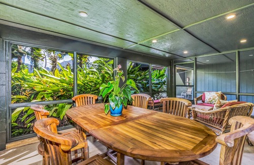 Hanalei House | Charming and Immaculate - Walkable to Beach and Town - Sleeps 10