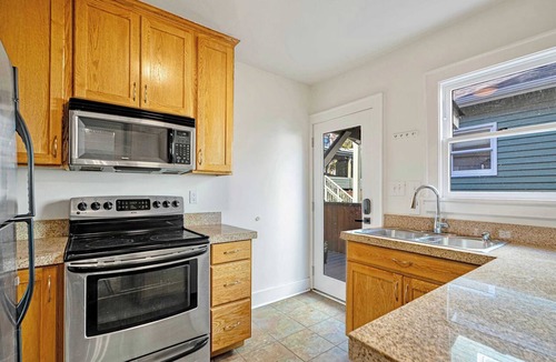 Stevens Condo | Charming and Spacious 3Beds3Bath Seattle Townhome