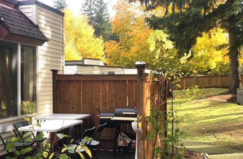 Renton Bed & Breakfast | Charming bed & breakfast in delightful Renton King Size Bed Room with WiFi