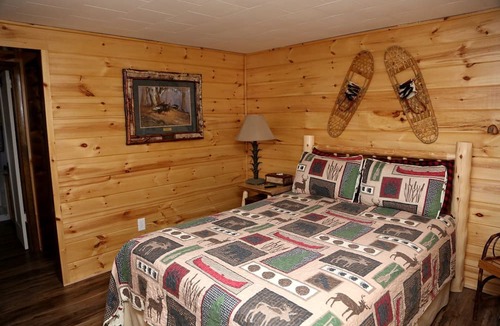 Schroon Lake Cabin | Charming Camping Cabin Rental with Kitchen near Lake George, New York