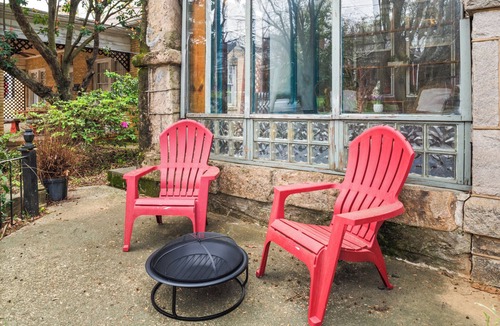 Virginia Highland House | Charming Vintage 1BR, 1BA Apartment in Midtown @Piedmont Park.
