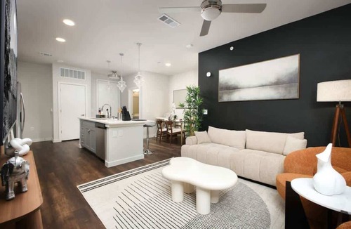 Southtown Apartment | Chic 2BR w/Gym, Parking Near Rvrwalk & Dome