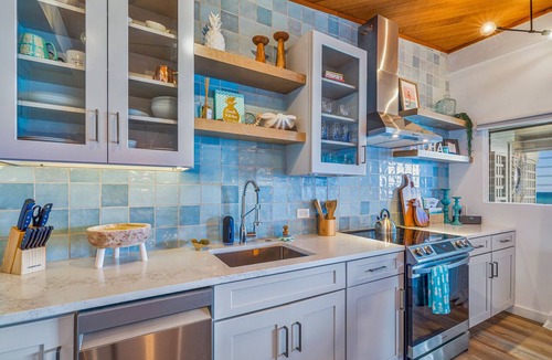 Kahana Condo | Chic Island Living overlooking ocean-Pohailani 210-Comfy Lanai daybed-Cold AC