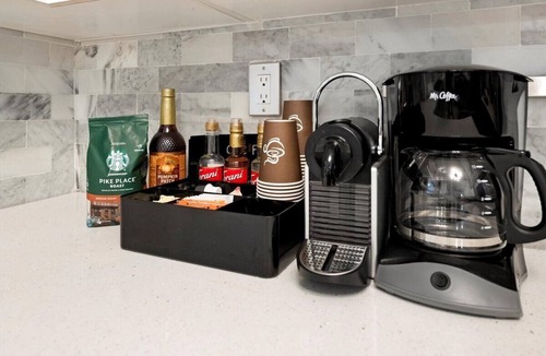 Coral Way Villa | Chic Villa, pool, spa, Coffee station, Nr Brickell