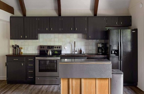 Beech Mountain Ski Chalet | Classy Chalet-Hot Tub-Pets-Close to Slopes!