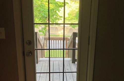 Greeneville Cottage | Clean, Comfortable, Private