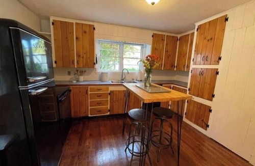 Brattleboro House | Clean & Convenient - Dogs stay free!