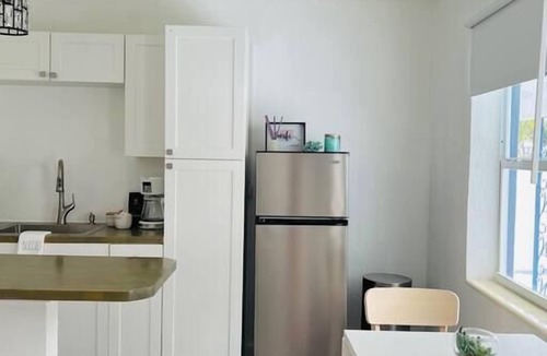 Lauderdale Beach Apartment | Clean, Cozy Boutique Hotel 1b/1b. Steps from Beach