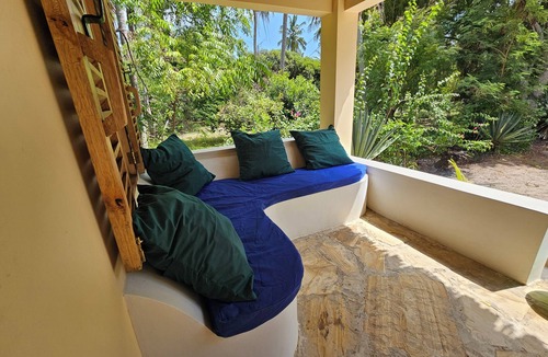 Pangani House | Comfortable beach villa, located directly by the sea, tropical garden