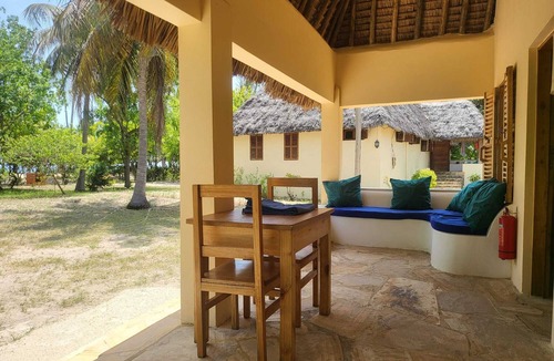 Pangani House | Comfortable beach villa, located directly by the sea, tropical garden
