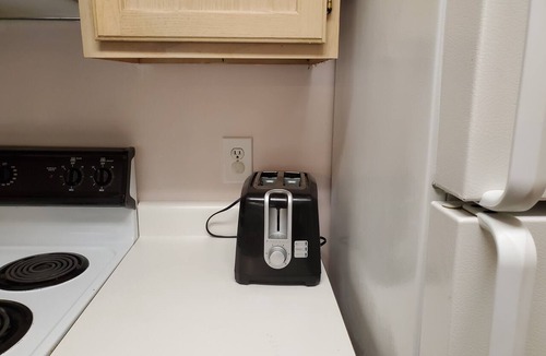 Garden City Condo | Comfortable Condo near Beach, Golf, Myrtle Beach!