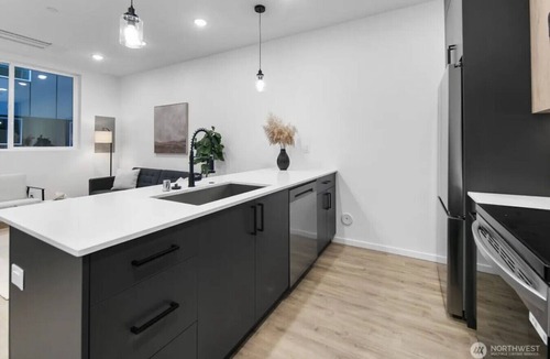 West Woodland Apartment | Comfortable Cozy 2BR 2BA with WiFI & Desk