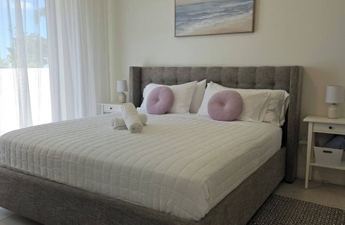 Doral House | Comfortable Studio suites in downtown Doral.