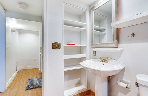 Miller Park Apartment | Comfy and Spacious Studio: 2 Mi to Downtown!