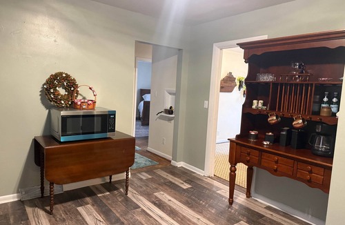 Cold Spring House | Convenient quiet 2/1 hot tub home near NKU