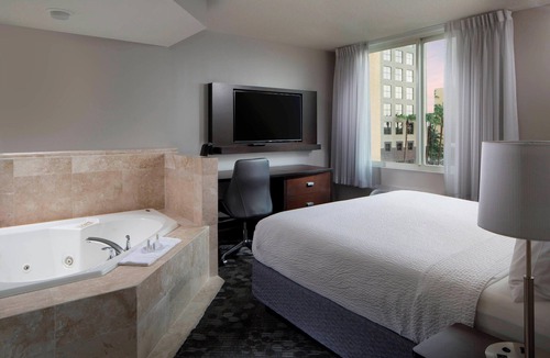 Downtown Hotel | Courtyard by Marriott Miami Dadeland
