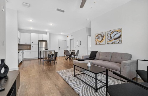 Arlington Apartment | Cozy 2 BR Apt |King Bed |Pool |Gym| Close to Mayo