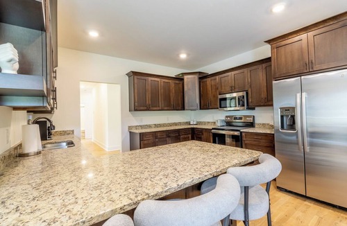 Springfield House | Cozy 3-bedroom house in lovely Springfield with AC