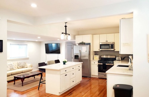 Everett House | Cozy 3bdr Free parking/Wifi, 5 min to Encore Close to Boston,Cambridge ,Salem