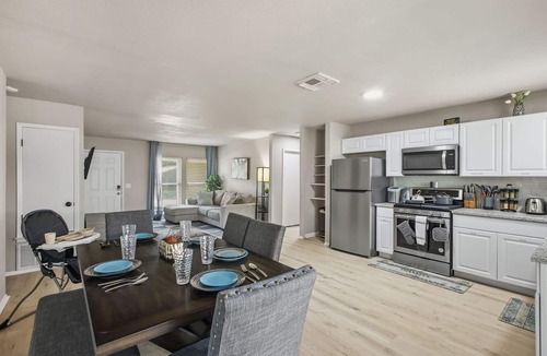 North San Antonio - SAT House | Cozy 3BR Home Family-friendly Near Attractions