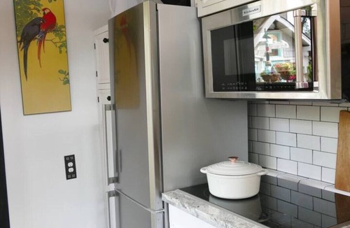 West Woodland Cottage | Cozy Banana Cabana w/soaking tub heated floors in secluded garden
