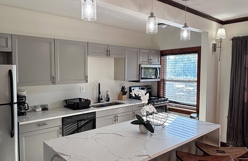 Dayton Apartment | Cozy Escape Spacious 3-bedroom apartment in serene Dayton