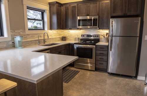 Genesee Apartment | Cozy Flat- WORLD CUP READY! FEW DATES AVAILABLE! Water taxi from Stadium.