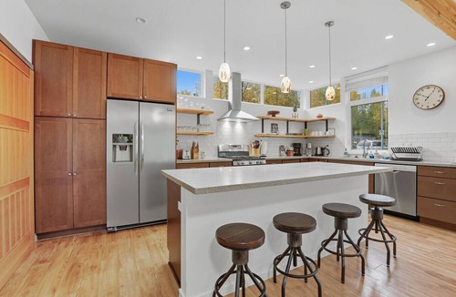 Spenard Apartment | Creekside 3BR Retreat Near Downtown, Airport & Fish Creek