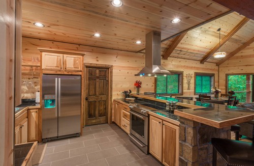 Broken Bow Cabin | Crystal Ridge, Wet Spa, Pool Table, Arcade Game, Hot Tub, Wood-burning Fireplace