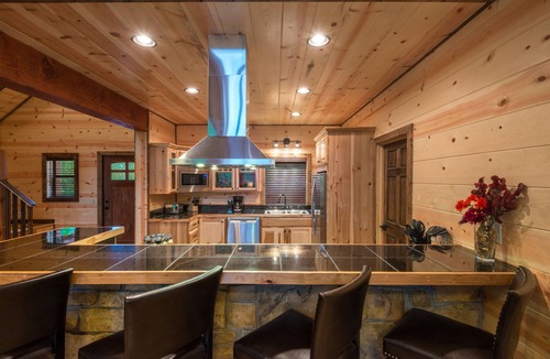 Broken Bow Cabin | Crystal Ridge, Wet Spa, Pool Table, Arcade Game, Hot Tub, Wood-burning Fireplace