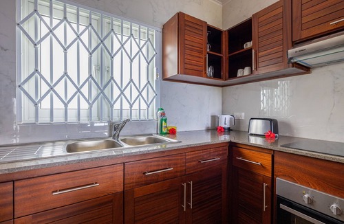 Mare Anglaise House | CRYSTAL SHORES Self Catering Apartments