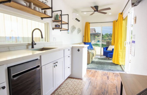 Cornville Cottage | Dark Sky Container Near Sedona Hot Tub & Desert Views