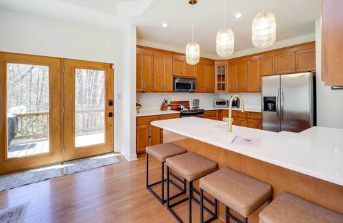Beech Mountain Cottage | Deck + Scenic Views: Beech Mountain Cabin