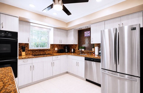 South Lake Villa | Deluxe 5BR Villa Heated Pool near Hollywood Beach