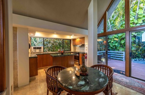 Huelo House | Deluxe Jasmine Suite on lush farm in Haiku, Maui with Private Hot Tub