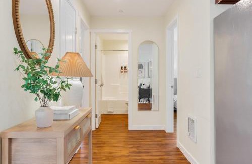 East Queen Anne House | Designated Parking AC Walks to Space Needle DT