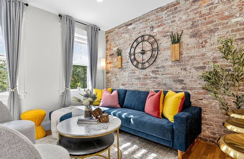 Central Square Apartment | Designer Home 3BR 2Bath Harvard MIT Vintage/Modern retreat