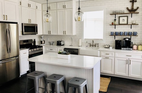 New Buffalo House | Designer Luxury Cottage ~ Heated Community Pool ~ Walk to Beach & Town