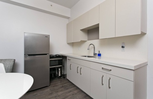 Portlock Condo | Designer Studio in Hawaii Kai! Close to beaches, shopping, and hiking!