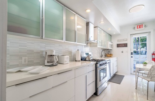 West Avenue Villa | DIAMOND GREAT VILLA FOR LARGE GROUPS IN THE HEART OF SOUTH BEACH!