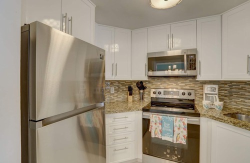 Galt Mile Condo | DIRECT OCEAN VIEWS with Balcony on the beach. SUMMER REBATE 5+ NIGHTS