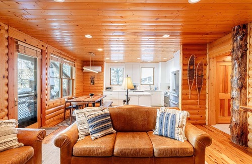 Deer Valley Condo | Discover Your Ideal Condo Escape: Free Shuttle, Private Hot Tub & BBQ Await!