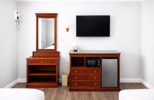Antioch Hotel | Double Room, two double beds, Non-Smoking
