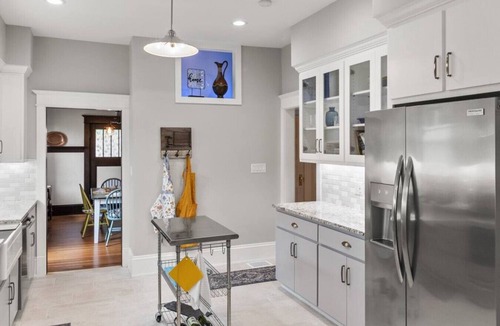 Hickory House | Downtown Executive Retreat