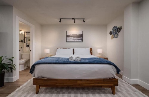 Downtown Anchorage Apartment | Downtown Nordic Studio - King Bed - Walkable